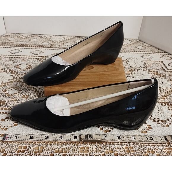 NWOT UNISA Black Man-Made Shiny Square Toe Flat Dress Shoes Size 7 1/2 M - Picture 1 of 6